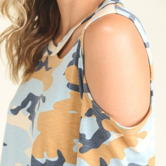 AMMIE Camo Print Cut Out Tee - Picture 3 of 4